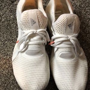 White adidas tennis shoe very comfy!!!